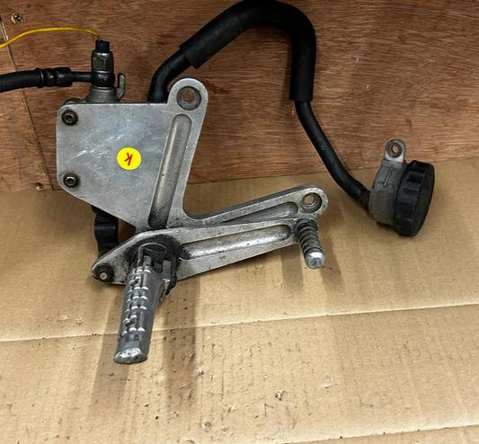 1999 Honda CB600F Hornet Right Footrest Brake Assembly & Gear Selector