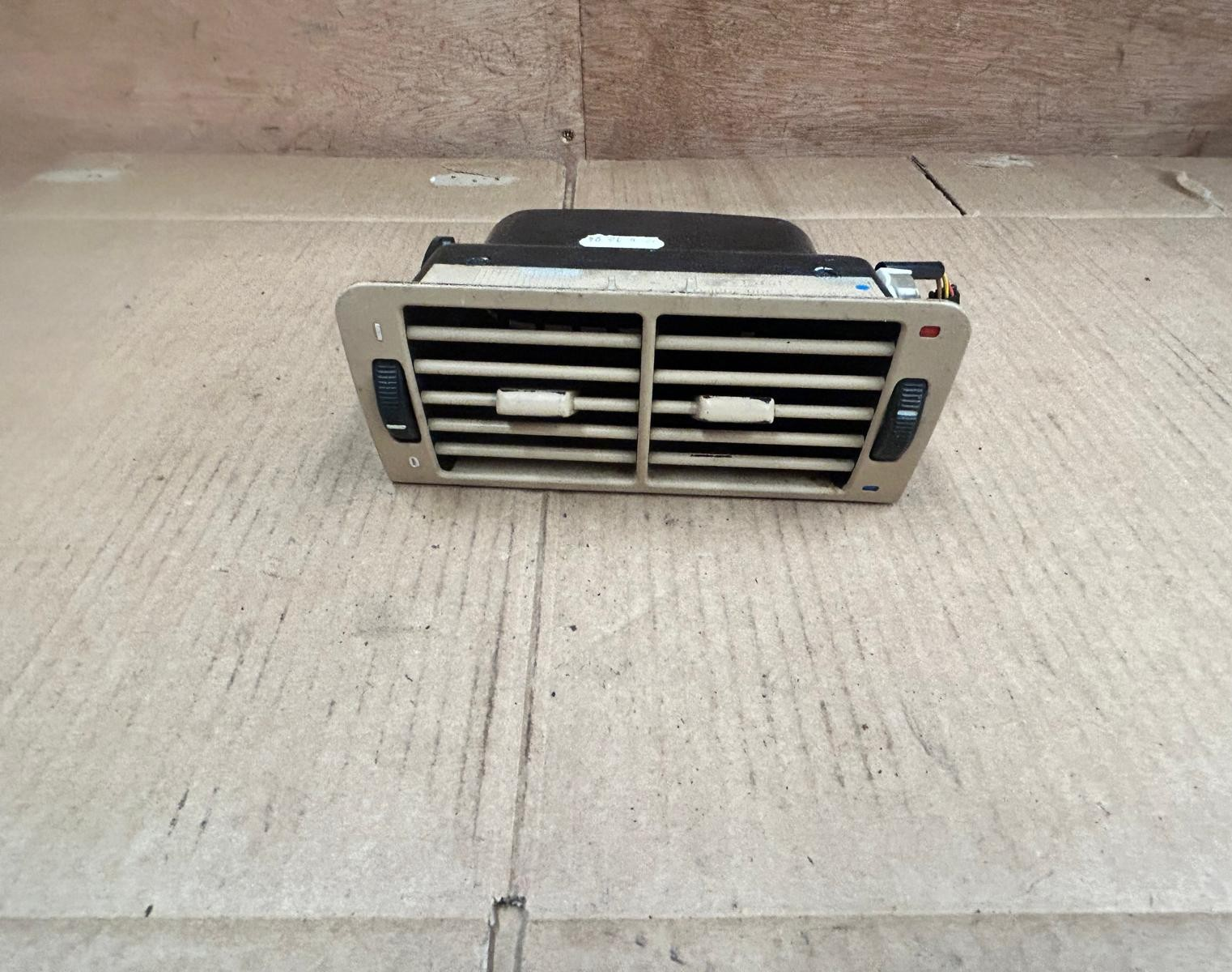 Genuine BMW 7 Series E38 Rear Air Vent Grill | 64228390117 64228390290