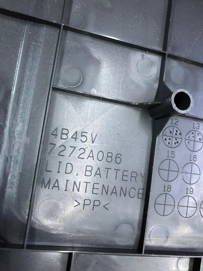 2014 Mitsubishi Outlander GX 4h PHEV Maintenance Battery Cover Panel | 7272A086