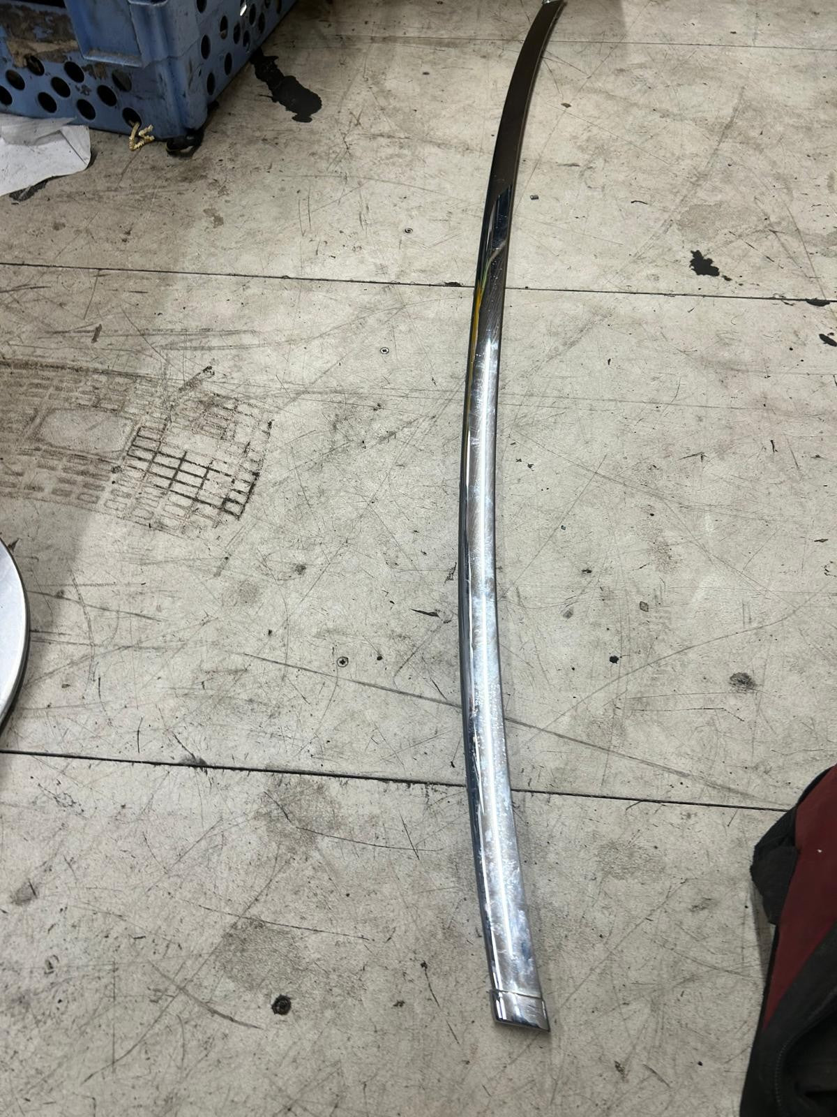Genuine BMW 7 Series E38 Rear Bumper Center Trim Bar Moulding | 8125435