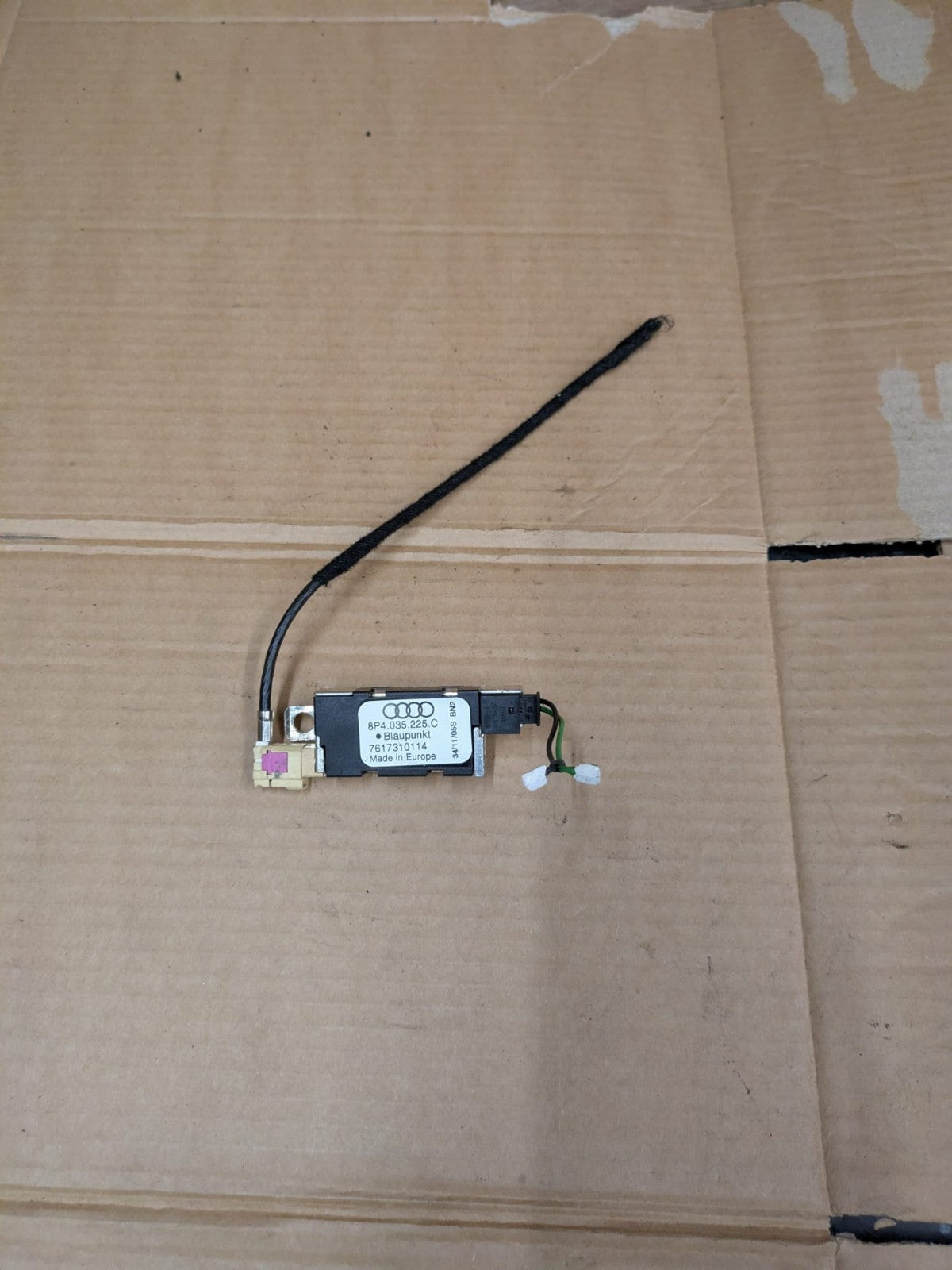 2011 Audi A3 S Line Antenna Booster Module | 8P4035225C
