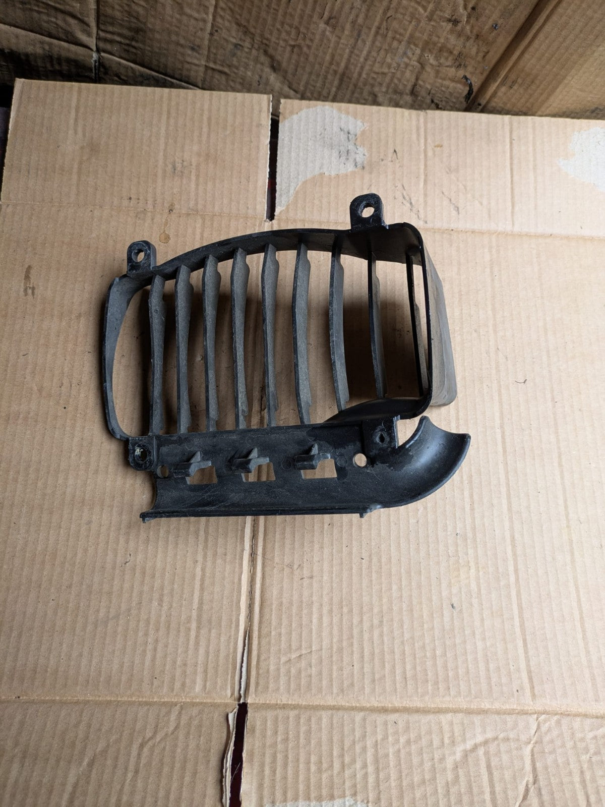 Vespa GTS Left Side Radiator Grill | 10127