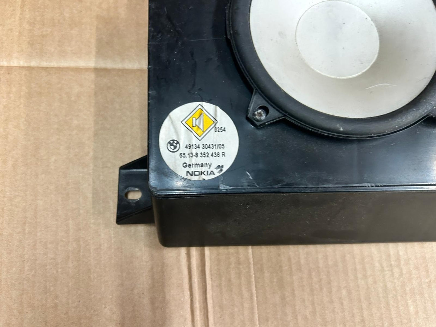 BMW 7 Series E38 Front Right Door Loudspeaker Box | 65138352436