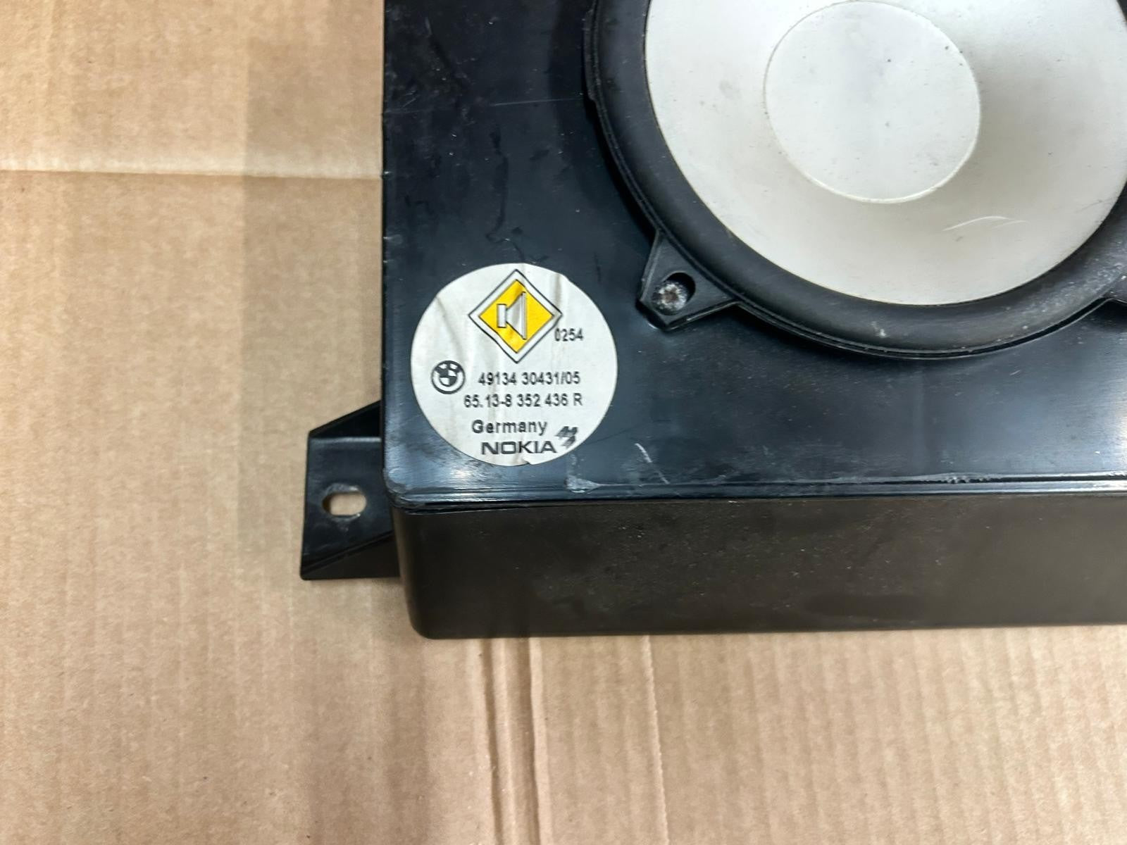 BMW 7 Series E38 Front Right Door Loudspeaker Box | 65138352436