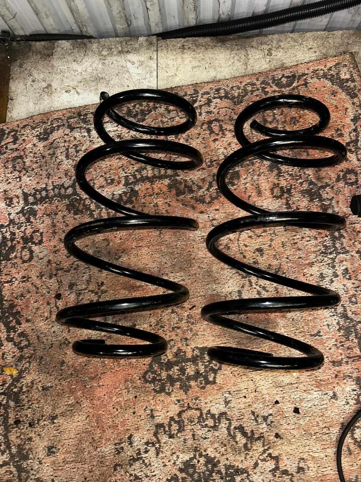 1995 BMW 7 Series E38 Rear Coil Springs