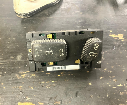 Genuine BMW 7 Series E38 Power Seat Switch Control Front Left | 61318360833