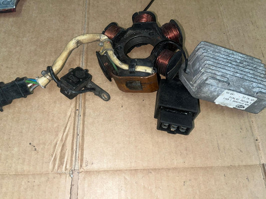Piaggio Vespa ET4 125 Voltage Regulator Rectifier with Stator Coil Generator
