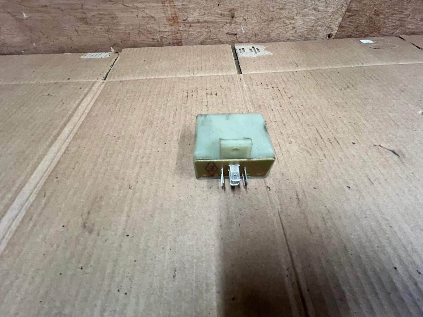 Bosch 1885 - 1995 BMW K75s Temperature Control Relay | 61311459009
