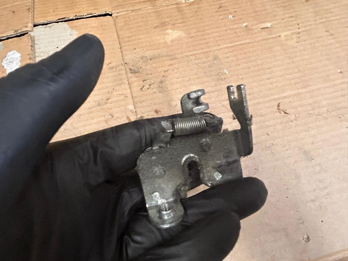 2016 Yamaha XC 115 Delight Seat Lock Mechanism