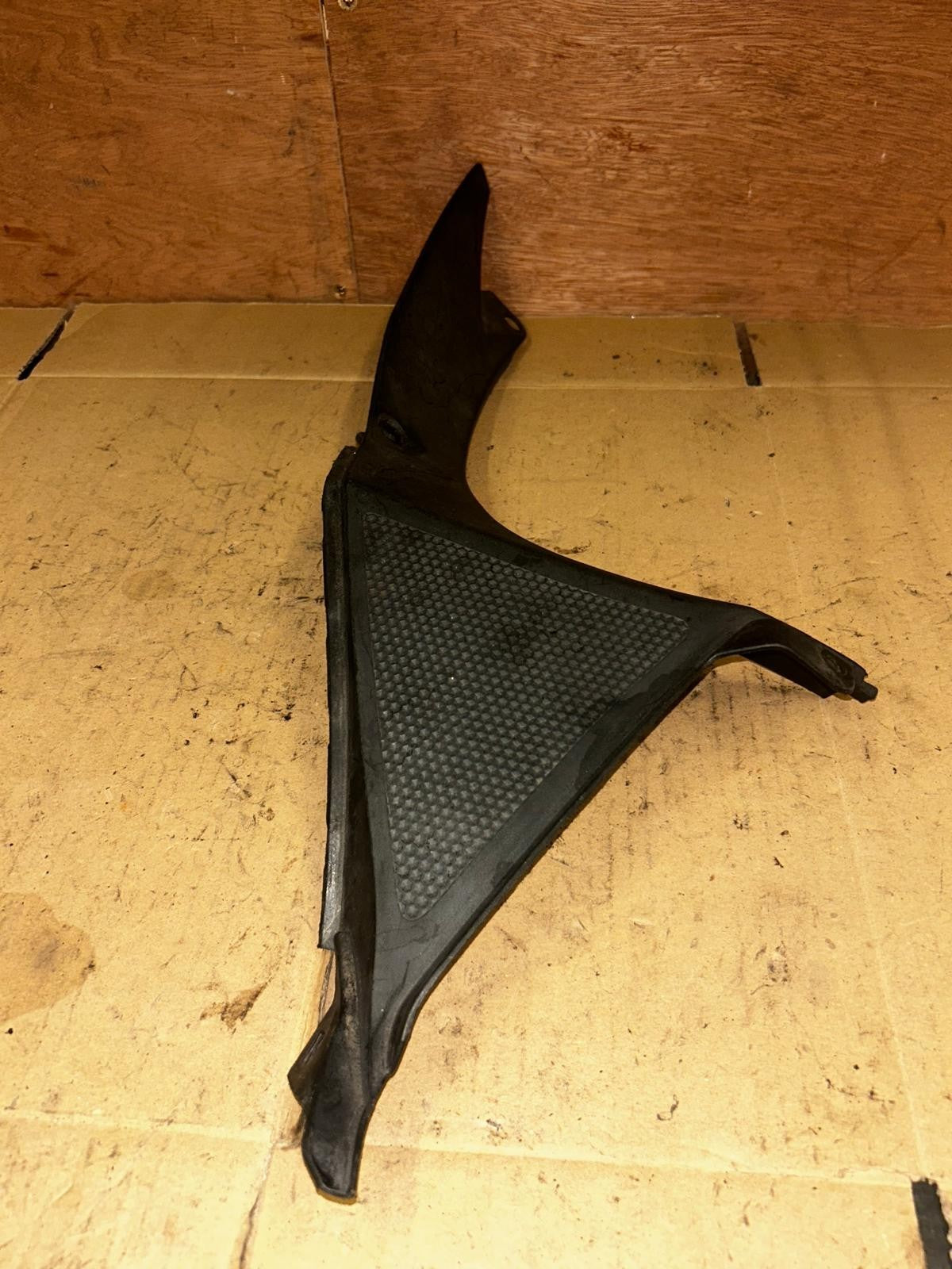 2015 2016 2018 Yamaha YZF125R Left Upper Fairing Infill Panel | 5D7-F836L-10