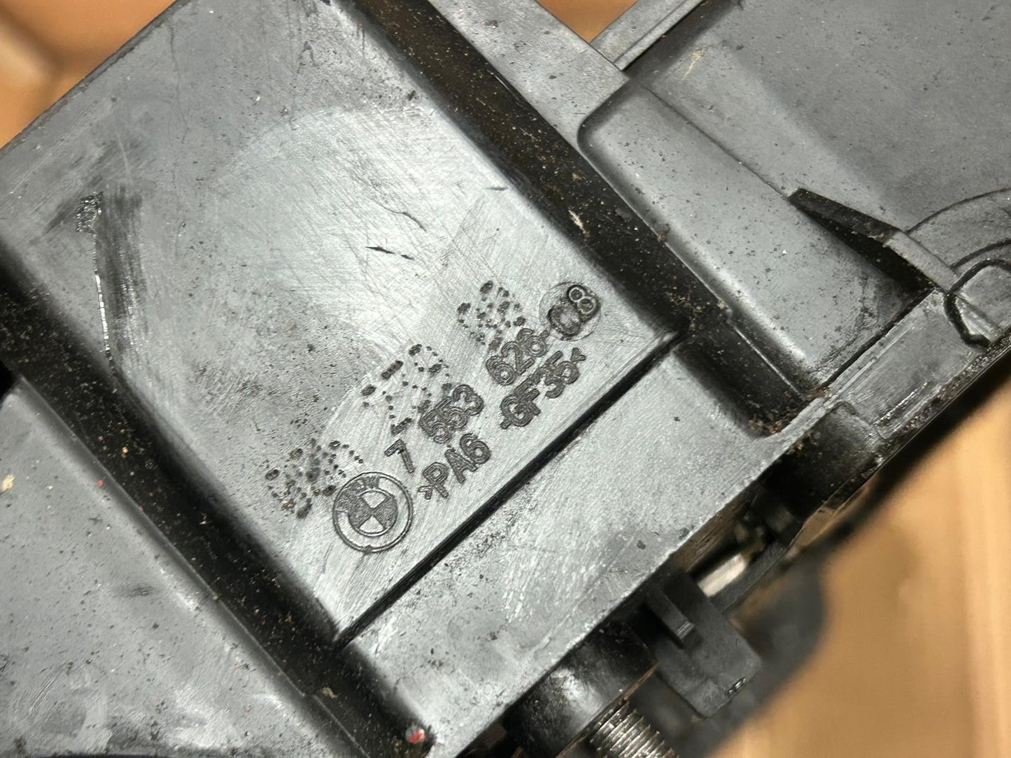 Genuine BMW 7 Series E38 Engine Valve Cover | 7553626