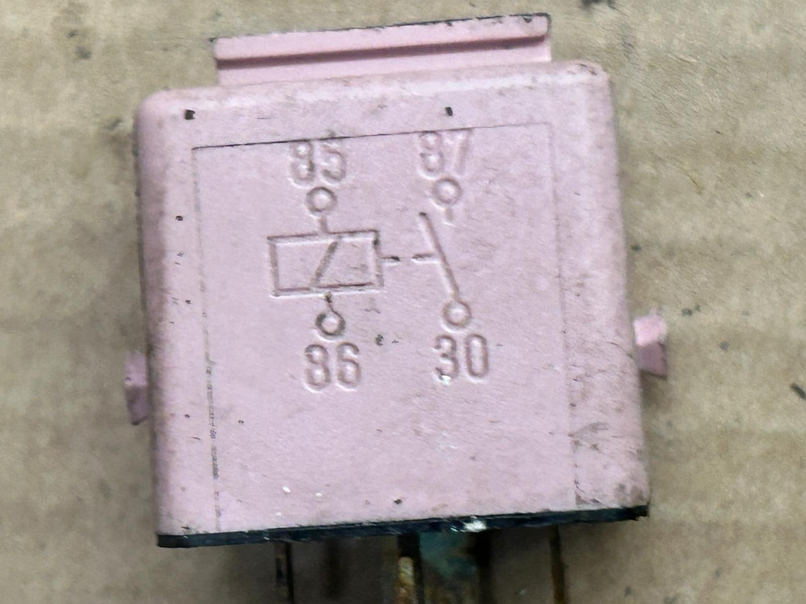 Genuine BMW 7 Series E38 Relay Make Contact Pink | 0332019168