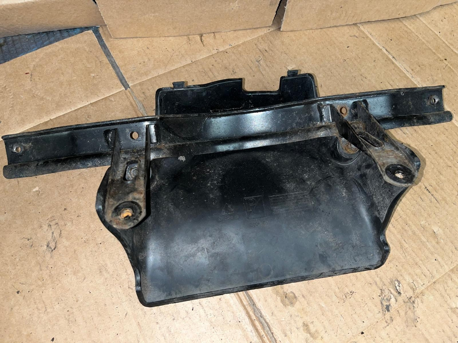 Piaggio MP3 300 HPE Right Lower Seat Cover | 1B006056