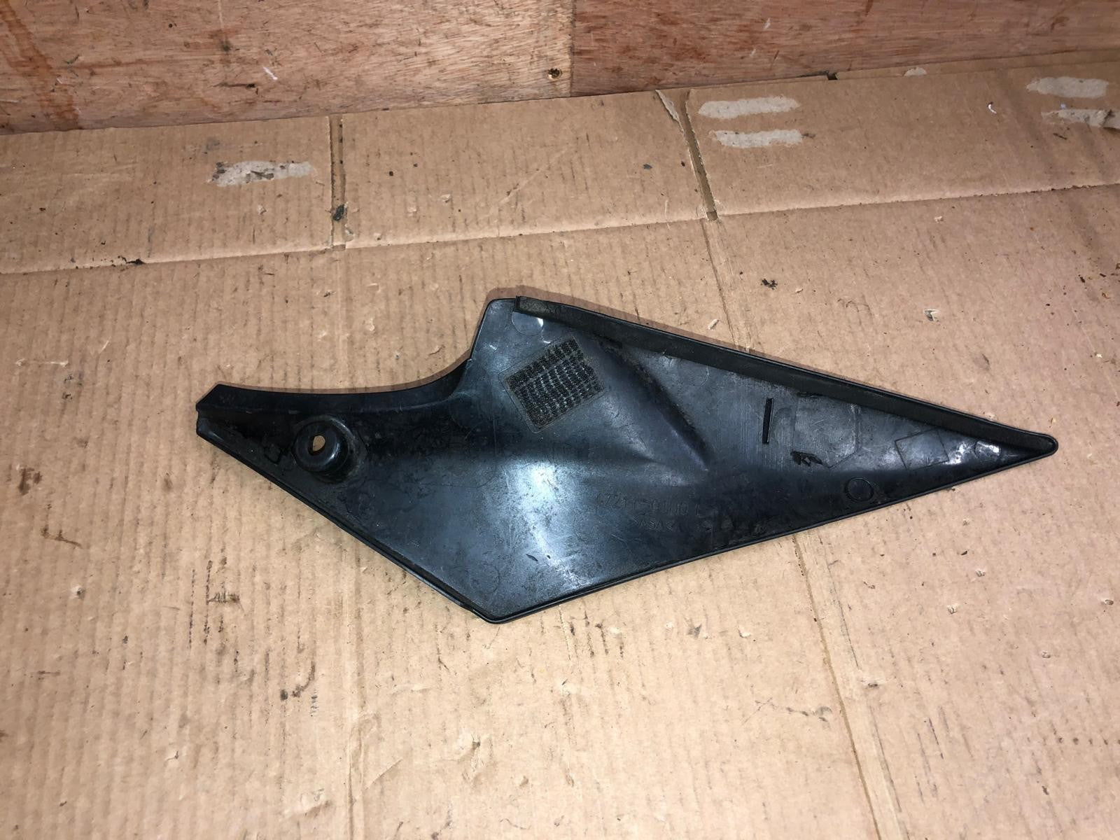 2006 - 2010 Suzuki GSXR 600 Left Side Tank Cover Fairing | 47211-01H0 L