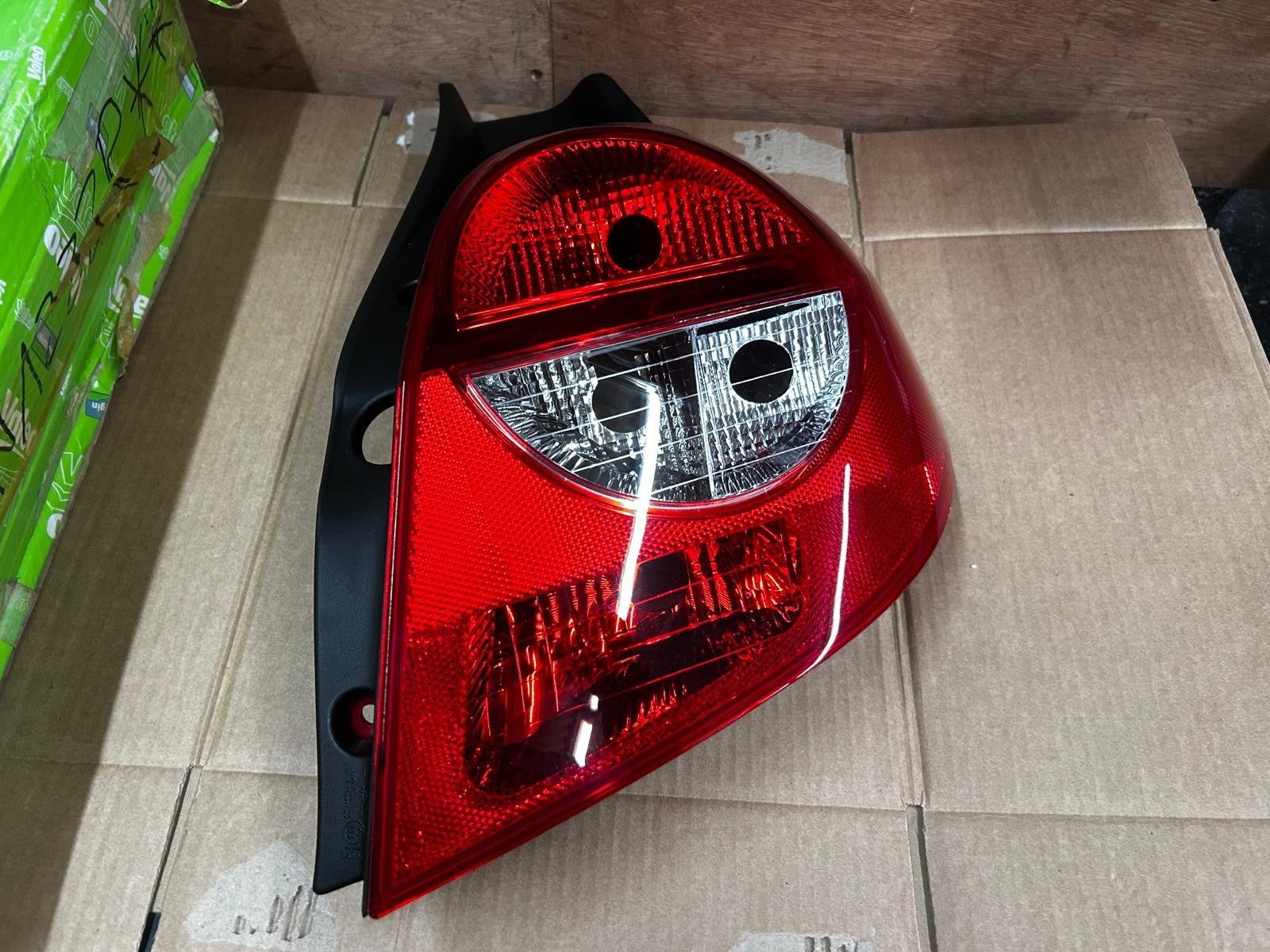 2005 - 2009 Renault Clio MK3 Right Side Tail Light | 088972