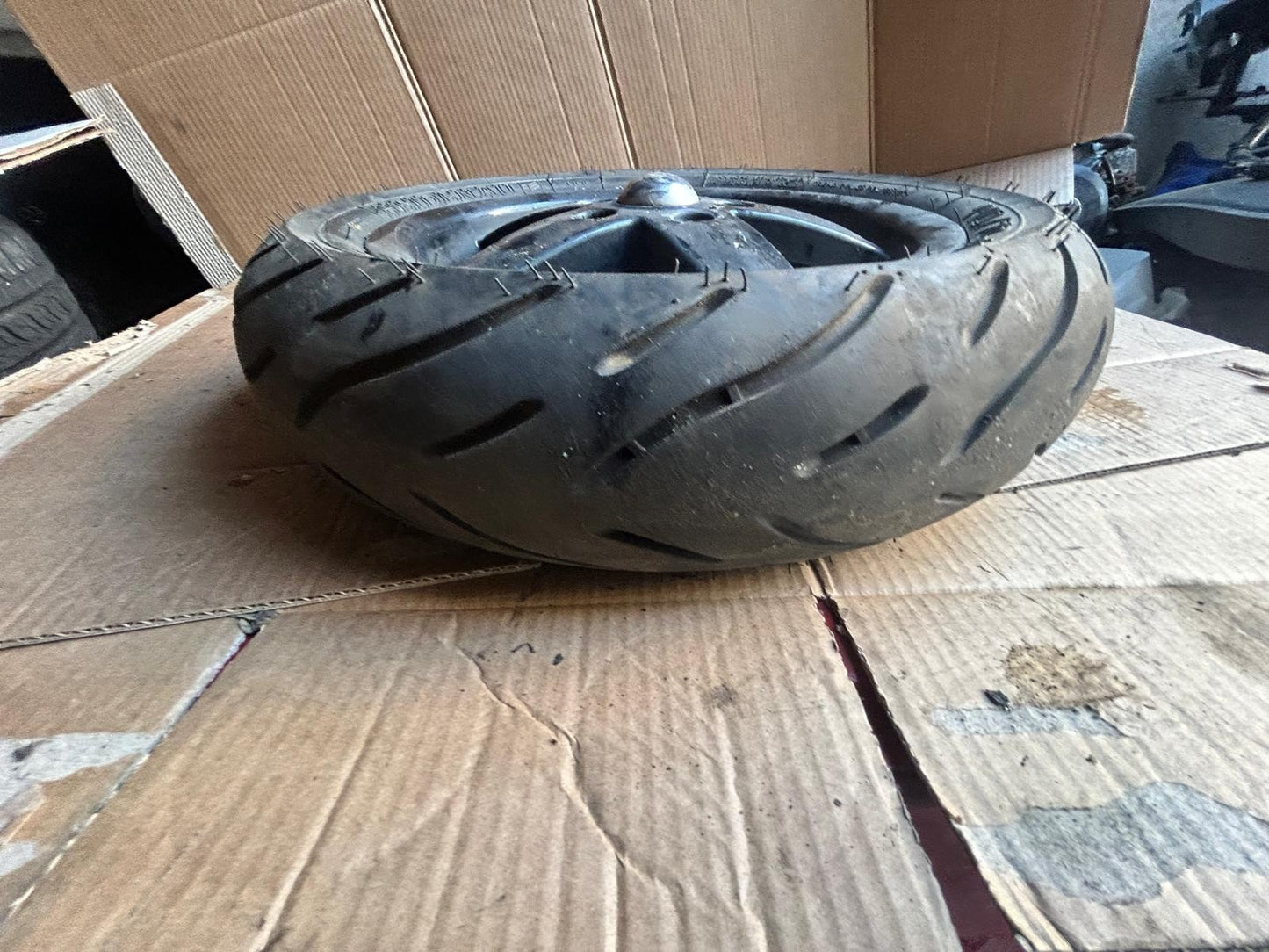 Vespa LX 50 / 125 Front Wheel & Tyre