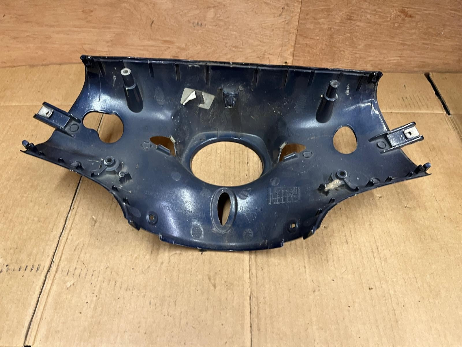 Vespa Primavera 125 Lower Handlebar Cover | 1B005469000DE