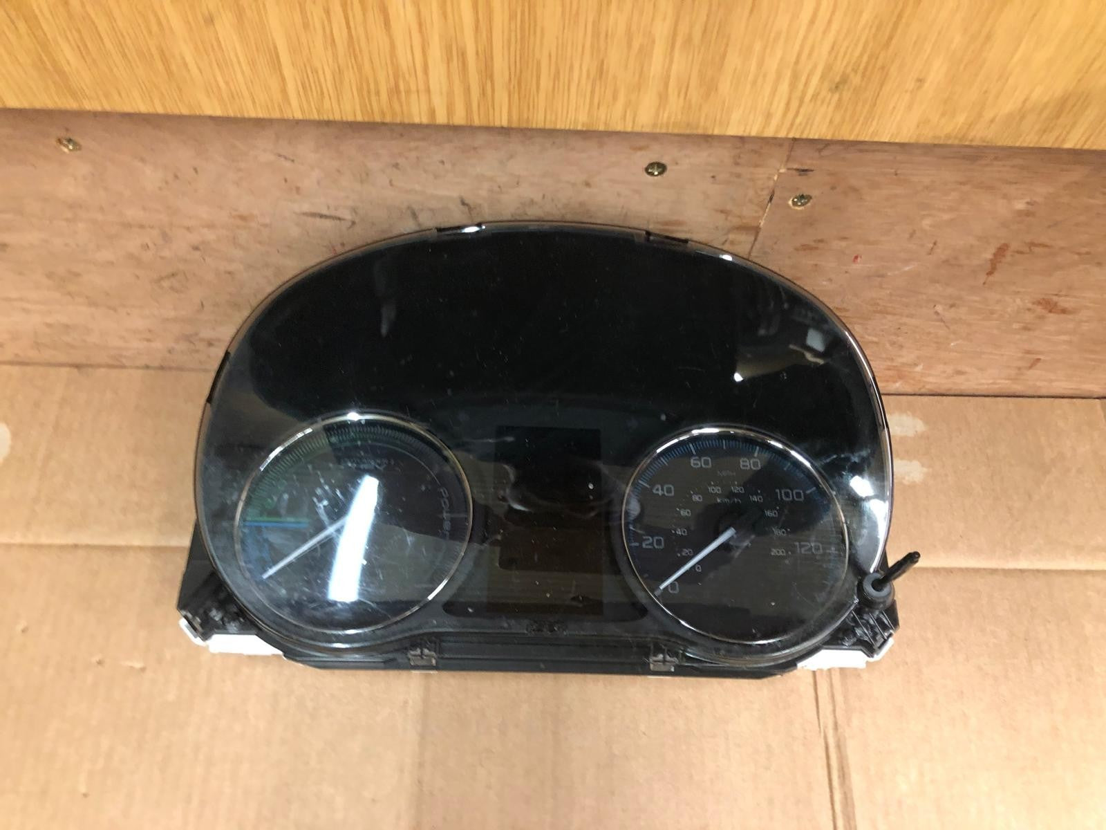 2014 Mitsubishi Outlander GX 4h PHEV Speedometer Instrument Cluster | 8100C386