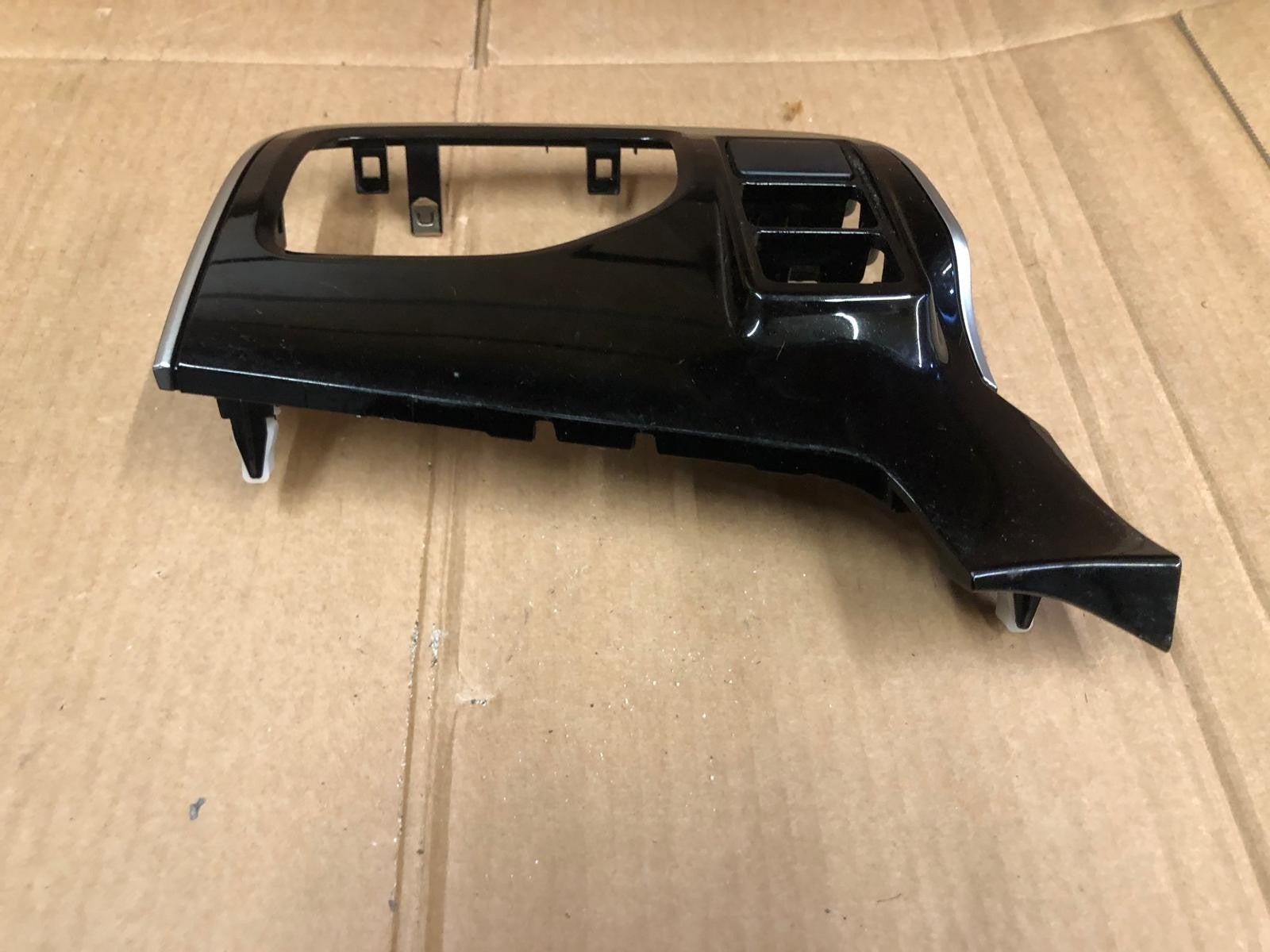 2014 Mitsubishi Outlander GX 4h PHEV Right Dashboard Air Vent Trim | 8030A202