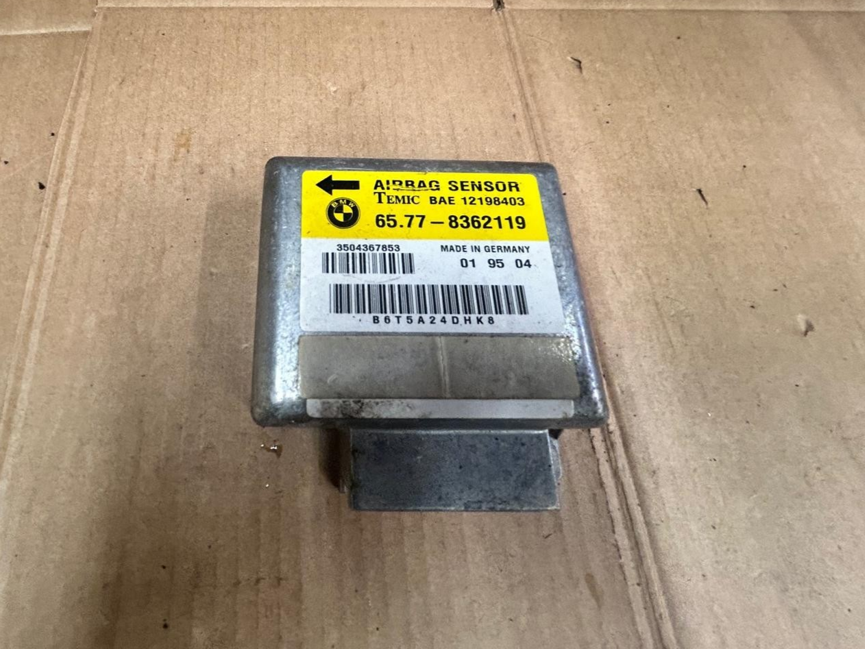 Genuine BMW 7 Series E38 Airbag Control Sensor | 65778362119