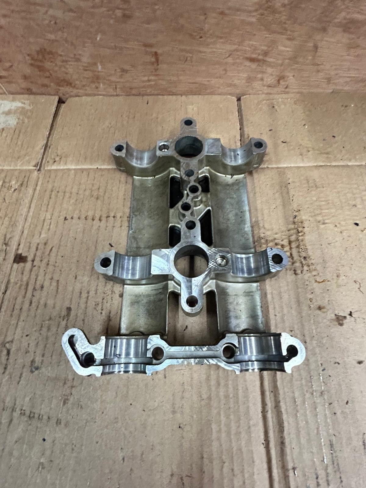 2009 BMW F800gs Camshaft Cover | 6613980