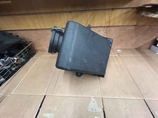 Genuine BMW 7 Series E38 Air Filter Box | 13711742117