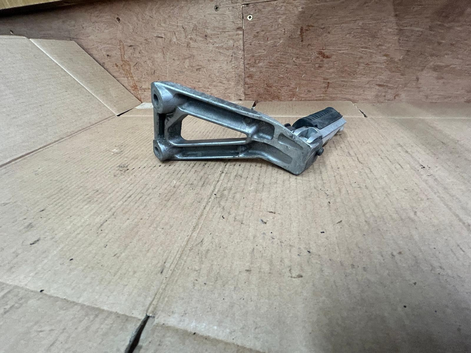 Suzuki GSF 1200 Bandit Rear Right Footrest | 127E-R