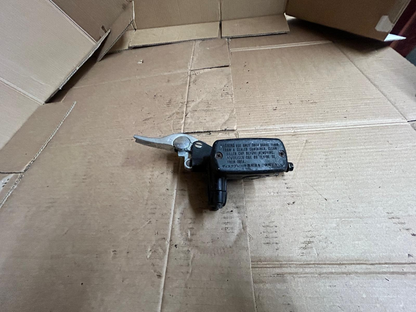 2000 Honda CBR 1100 xx Super Blackbird Clutch Master Cylinder + Lever