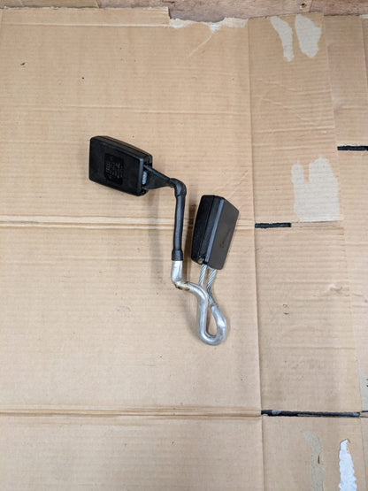2011 Audi A3 S Line Rear Left Side Seatbelt Stalk Buckle | 8P0857739