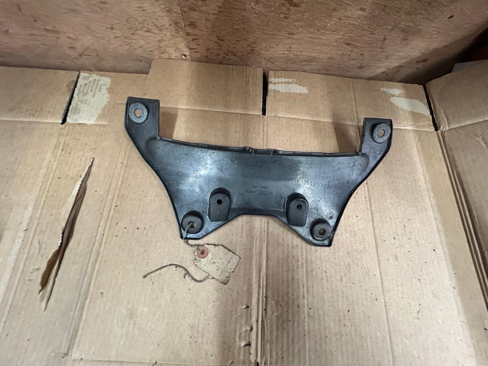 1998-1999 Suzuki AN250/400 Burgman Pillion Rider Front Handle Cover | 46215-14F5