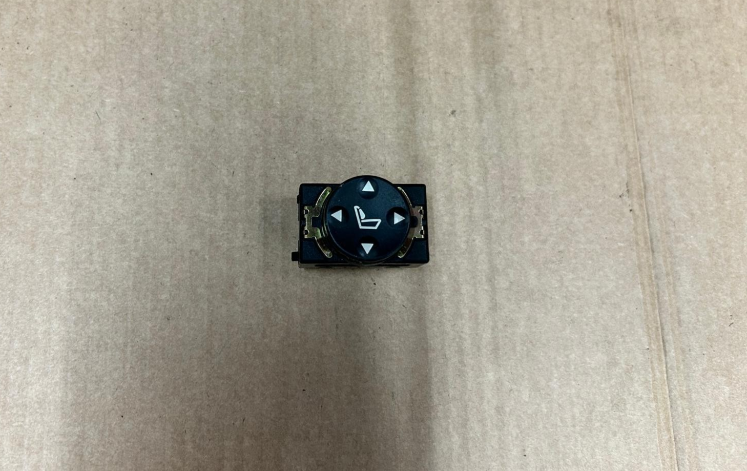 Genuine BMW 7 Series E38 Right Seat Lumbar Support Switch | 8360877