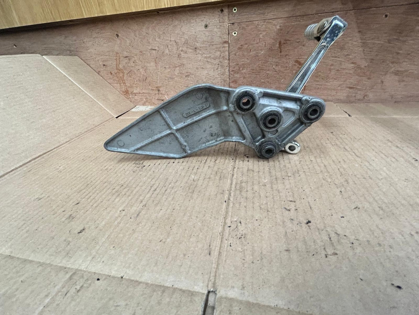Suzuki GSF Bandit 1200 Front Left Footpeg Gear + Bracket | 26E-L