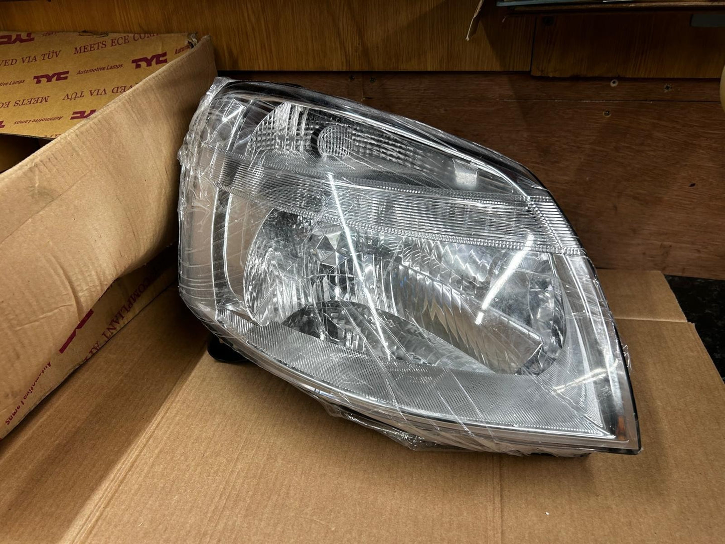 2002 - 2008 Citroen Berlingo Right Side Head Lamp | 20-B003-05-2B (Valeo 043781)