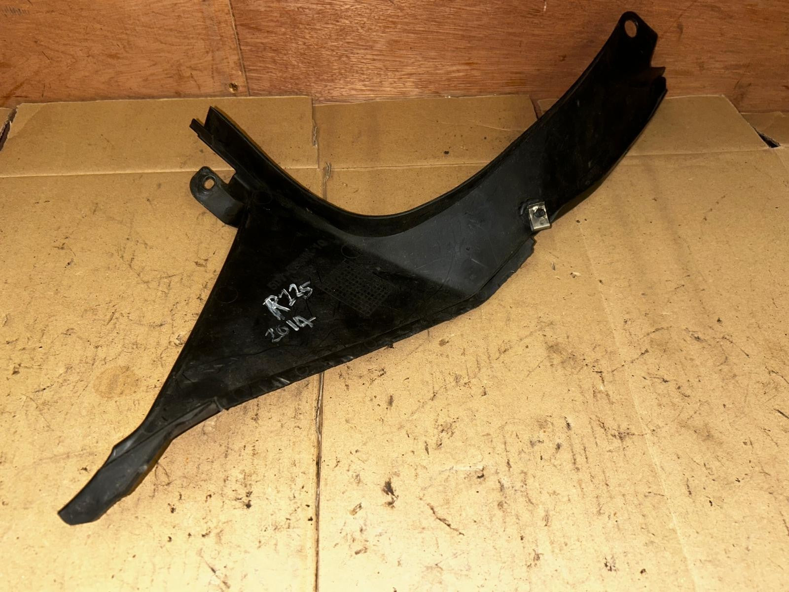 2015 2016 2018 Yamaha YZF125R Left Upper Fairing Infill Panel | 5D7-F836L-10