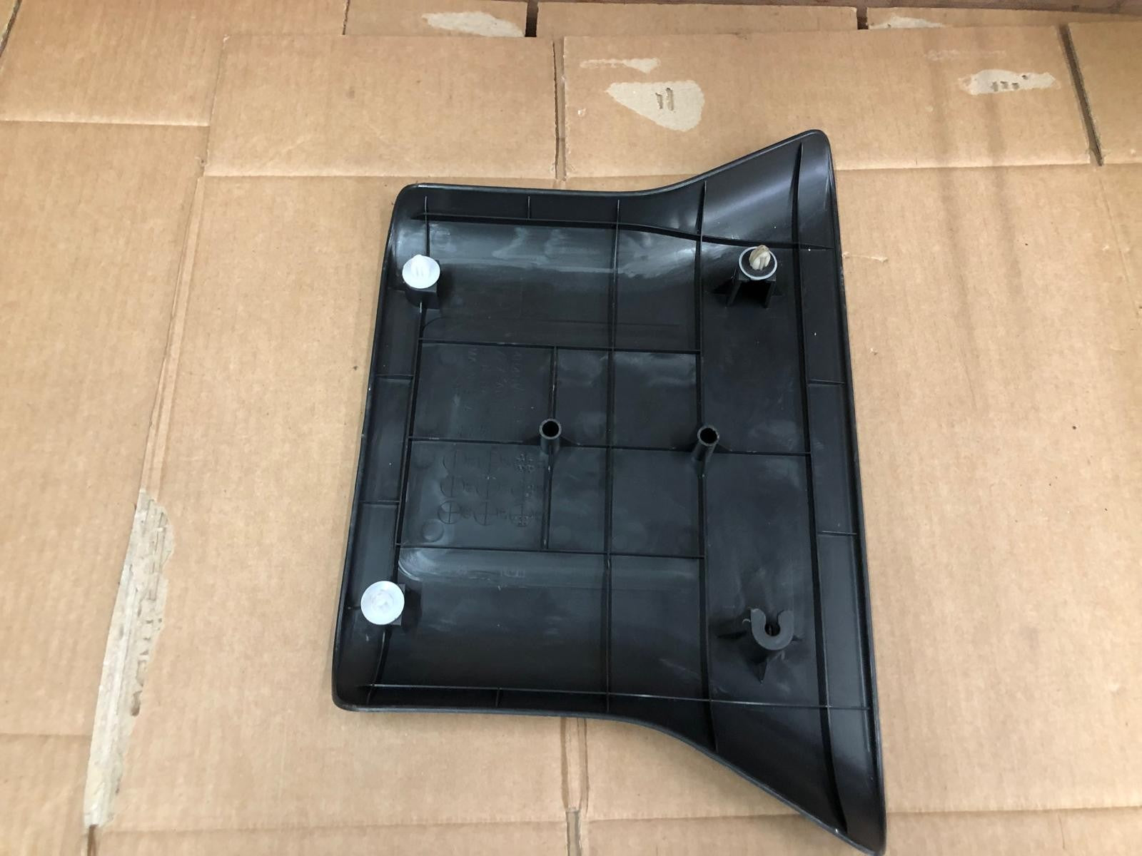 2014 Mitsubishi Outlander GX 4h PHEV Maintenance Battery Cover Panel | 7272A086