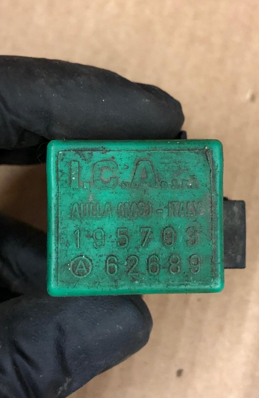 07-16 Vespa PX125, 11-16 Vespa PX 150 Flasher & Indicator Relay | 195703