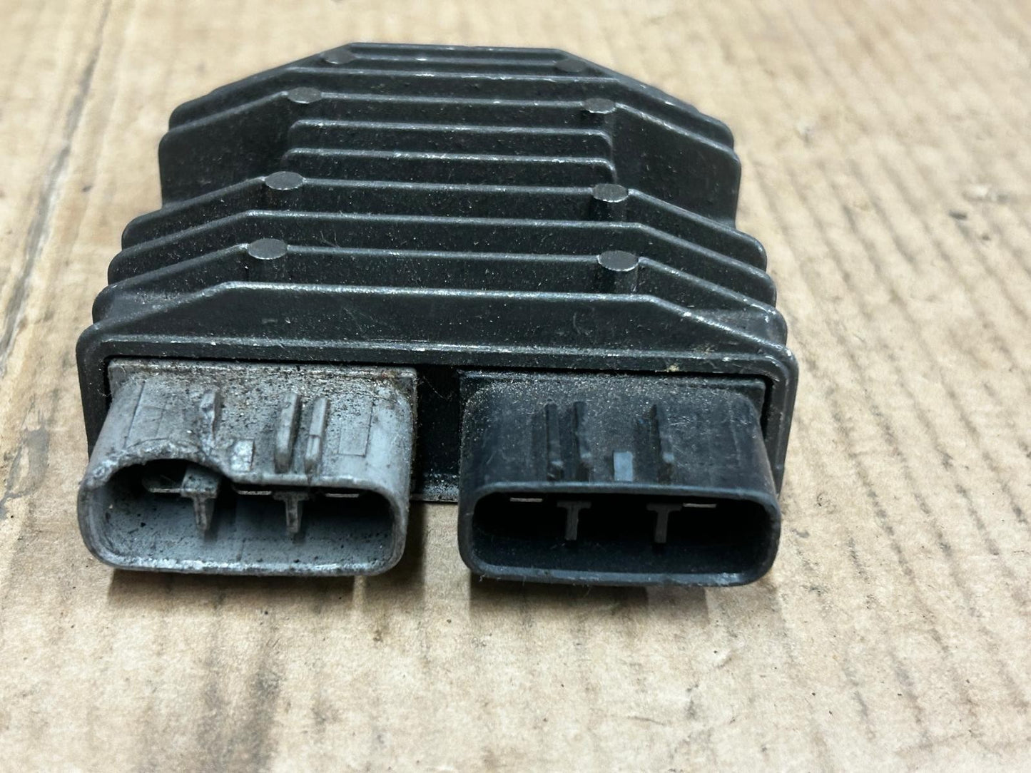 FH012AB | Voltage Regulator Rectifier