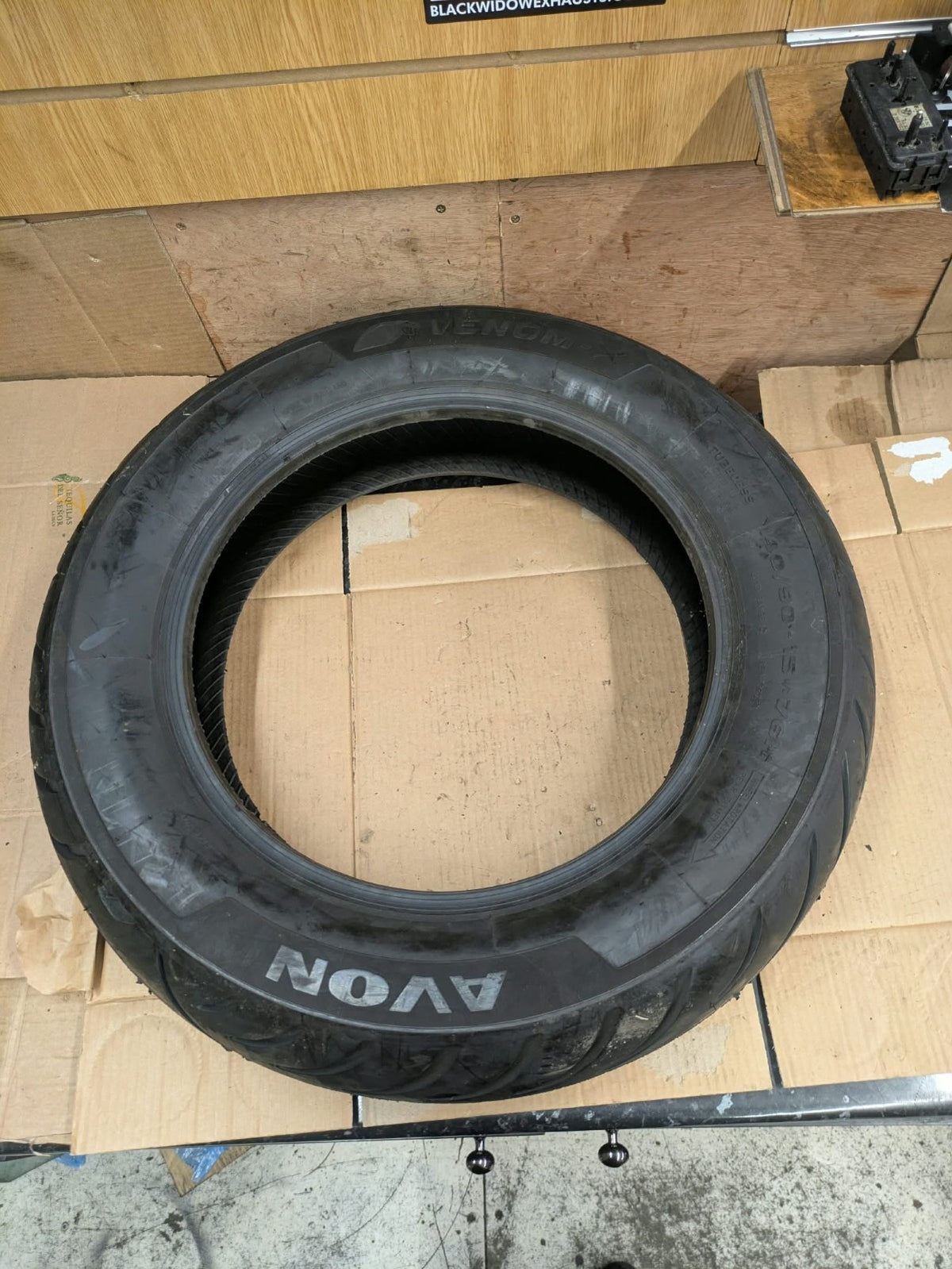 Avon Venom AM42 Rear Motorcycle Tyre 140/90/15 76H