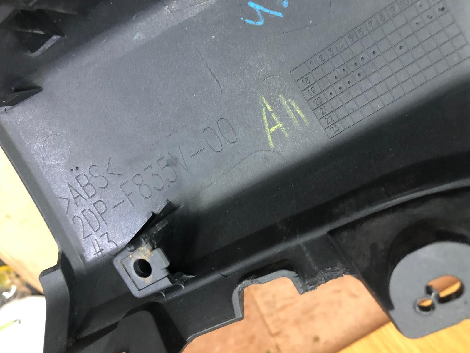 2019 Yamaha GPD125-Aocito / 2020 Nmax 125 Leg Shield Panel | 2DP-F835V-00