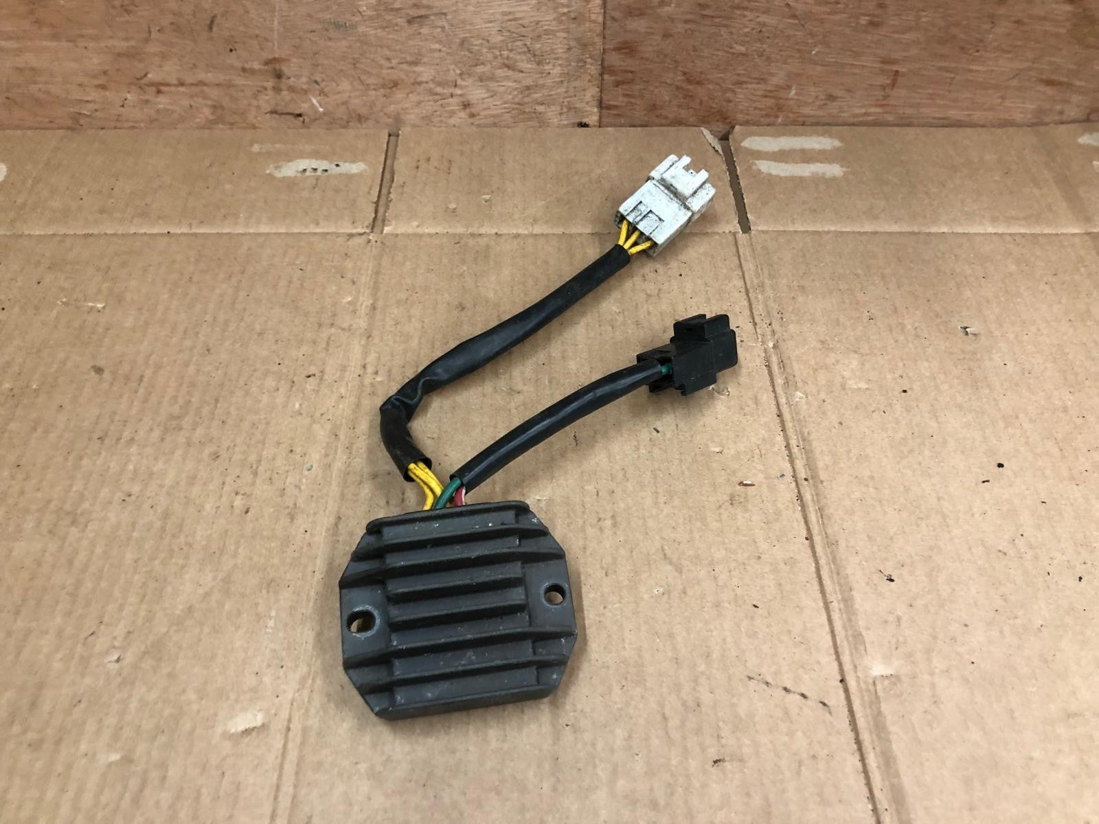 2005 - 2014 Piaggio Vespa LX 125 Touring Voltage Rectifier | SH640LA