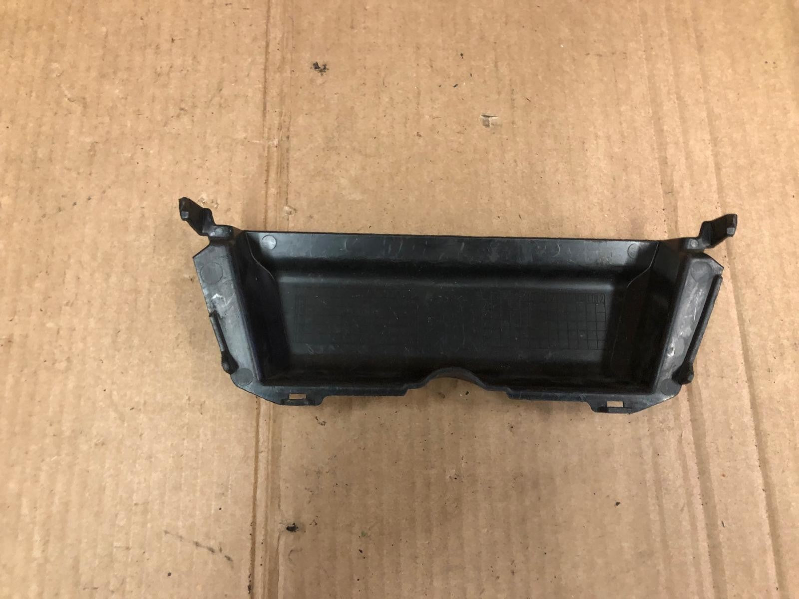 2017 - 2020 Yamaha Tricity 125 Battery Cover | BB8-F475X-00