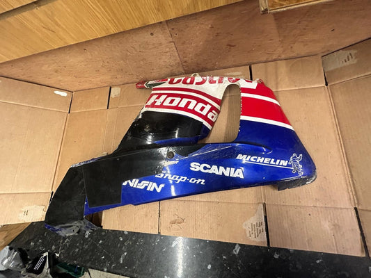 2000 - 2001 Honda CBR 900RR Fireblade Right Belly Panel | 64420-MCJA-0000