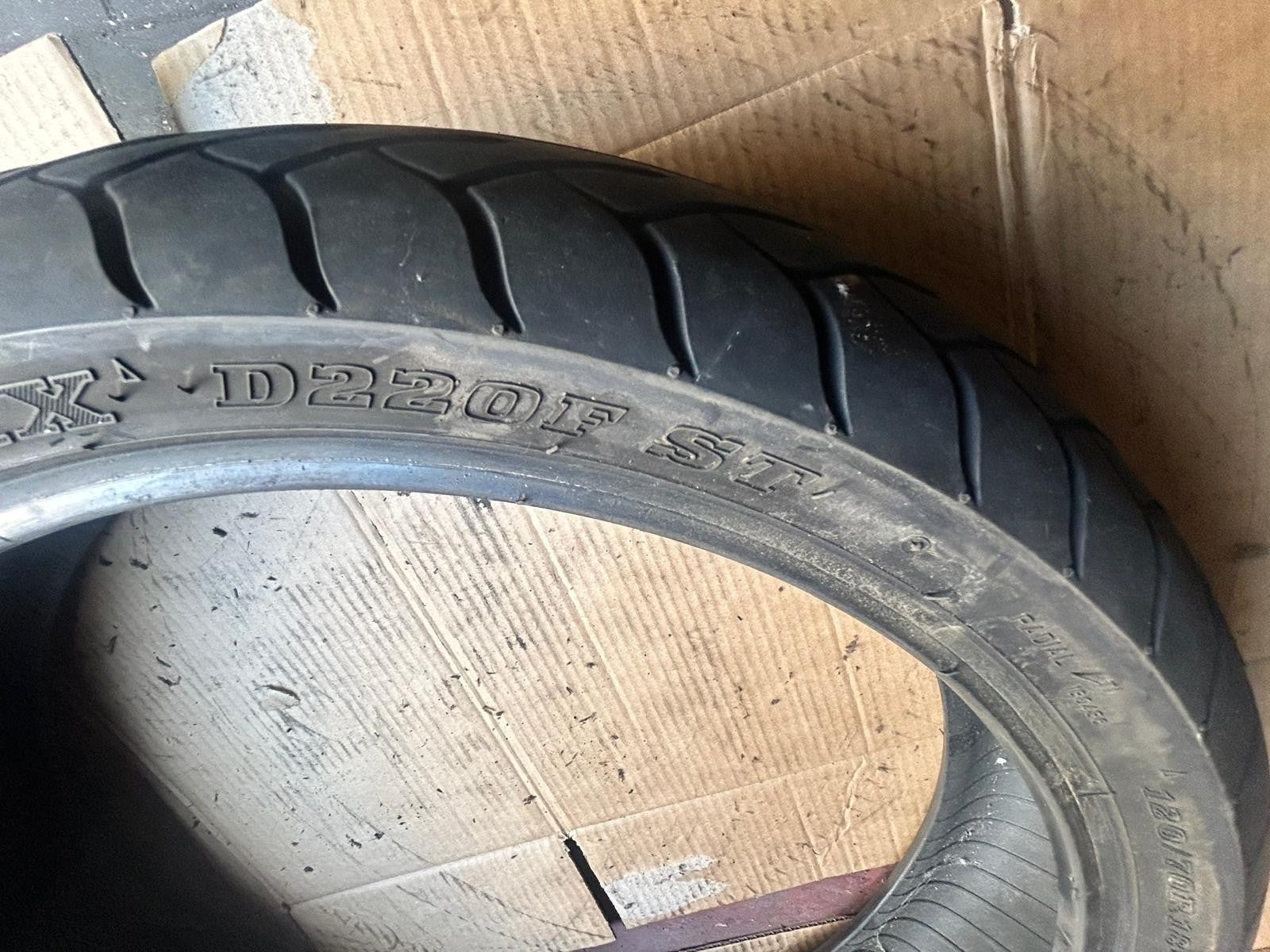 Dunlop D220F ST Motorcycle Tyre 120/70/18