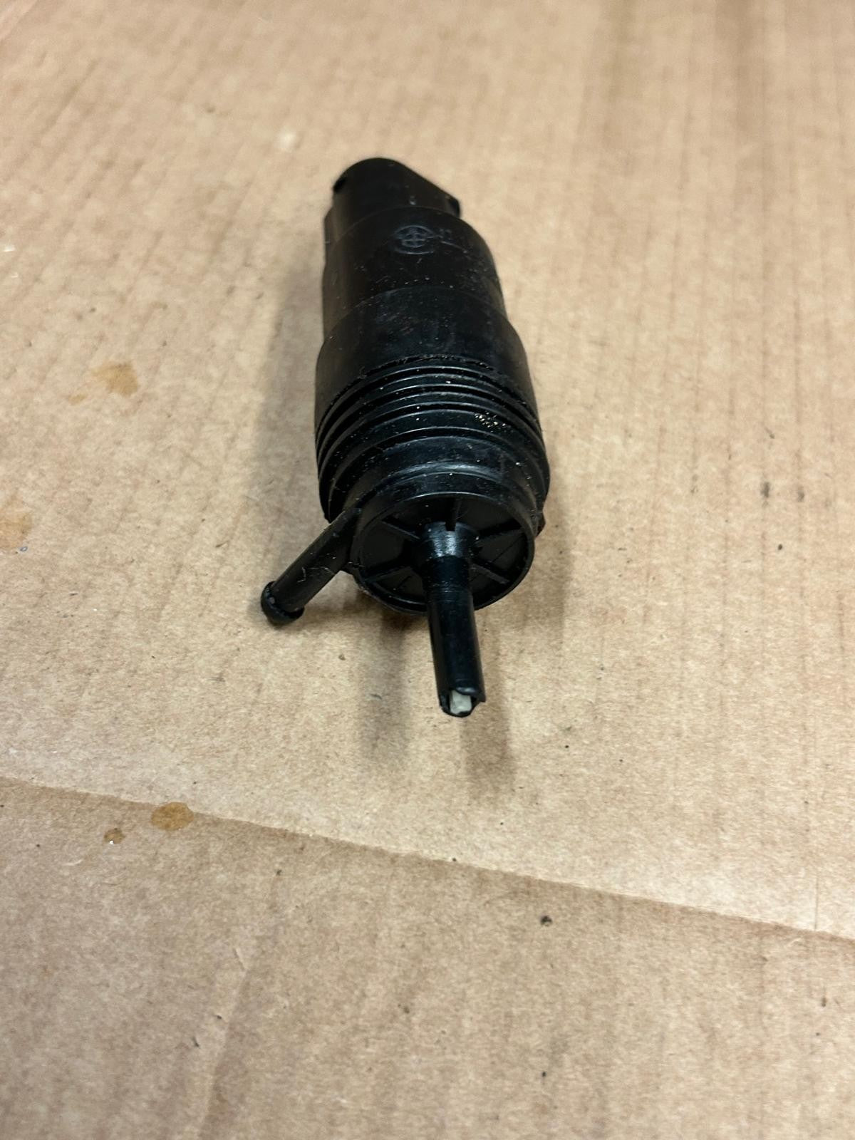 Genuine BMW 7 Series E38 Headlight Wash Pump Fluid Container | 67128360244