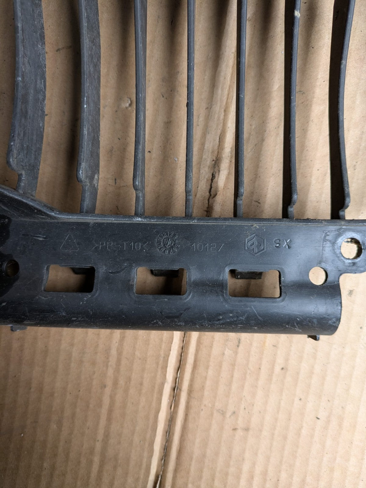 Vespa GTS Left Side Radiator Grill | 10127