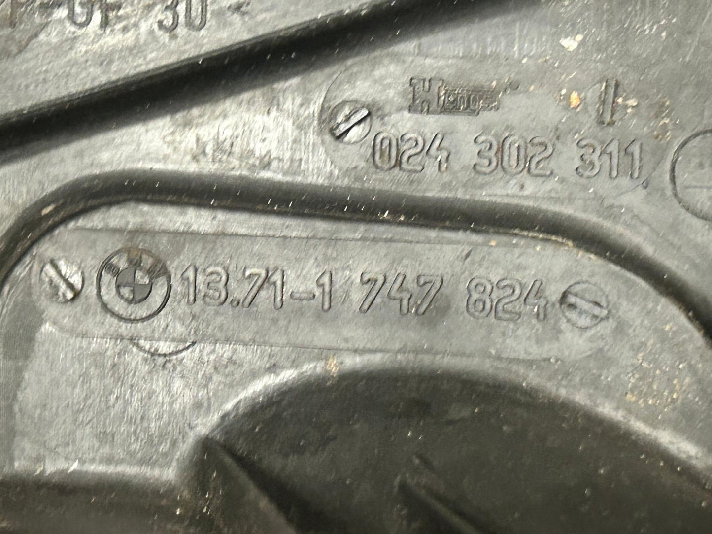 Genuine BMW 7 Series E38 Air Filter Box | 13711747824