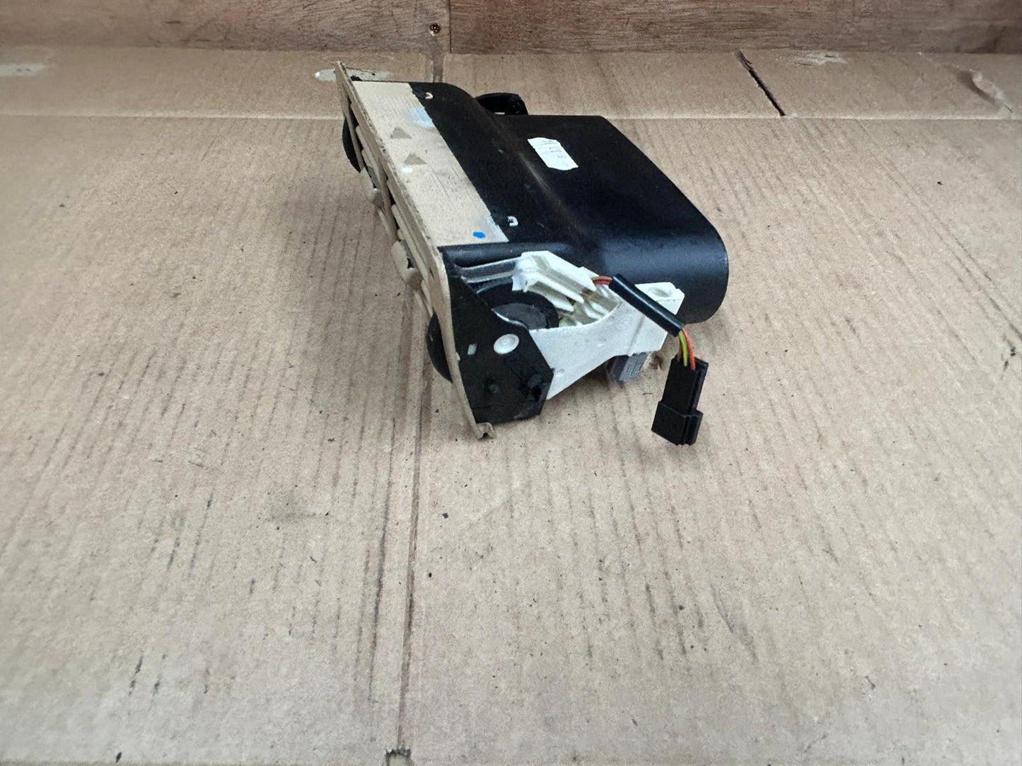 Genuine BMW 7 Series E38 Rear Air Vent Grill | 64228390117 64228390290