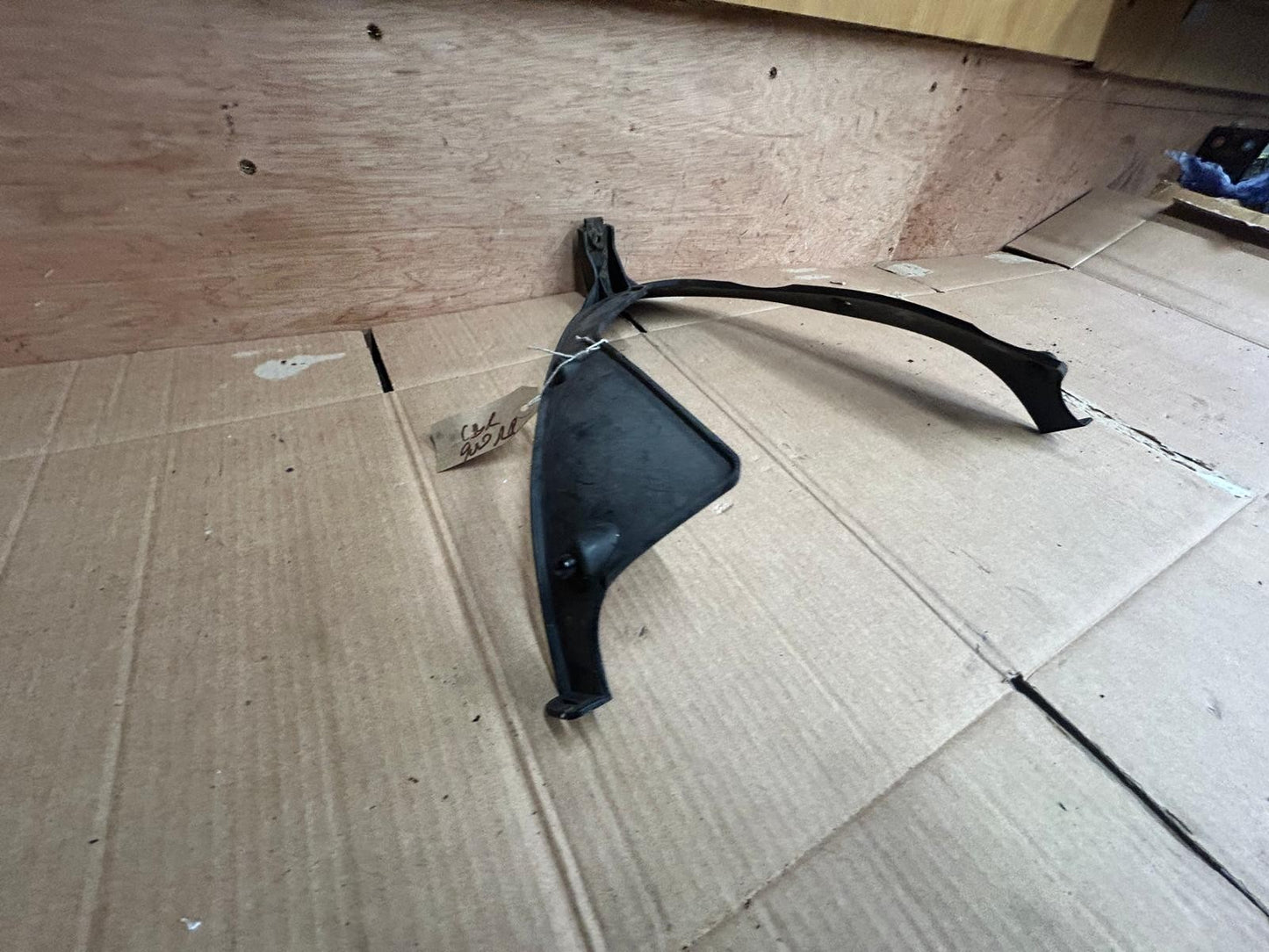 00 - 01 Honda CBR 900RR Front Lower V Fairing Panel
