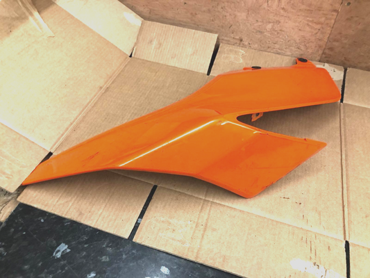 2019 KTM Duke 125 Front Right Fuel Tank Cover Panel | JP181207