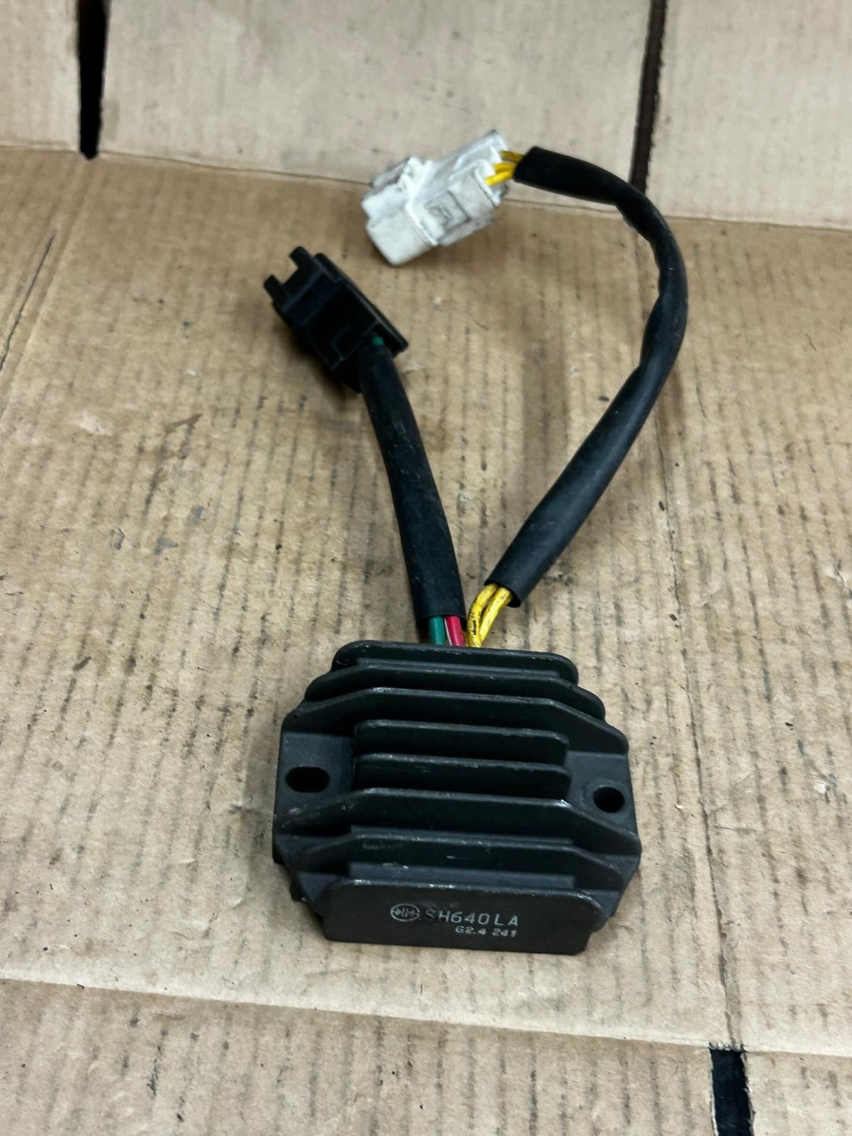 SH640LA | 2005 - 2014 Piaggio Vespa LX 125 Touring Voltage Rectifier
